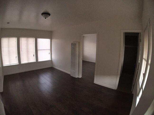 Foto del edificio - 714 Fraser Ave
