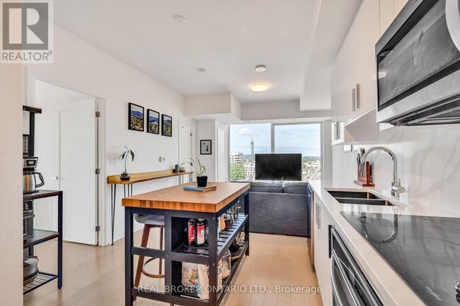 Photo du bâtiment - 805 Carling Ave