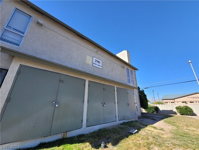 Building Photo - 2981 Country Manor Ln