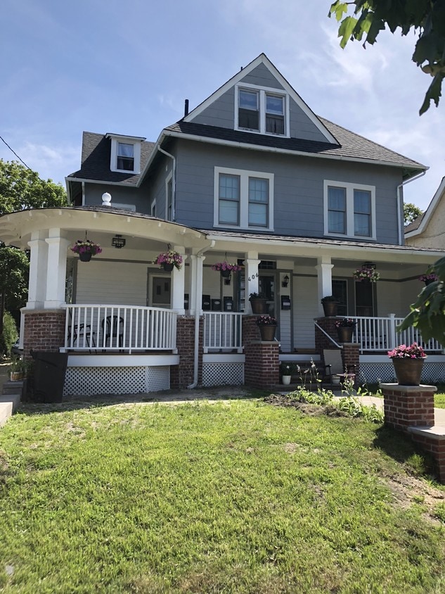 Primary Photo - 406 4th Ave