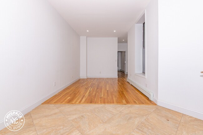 Building Photo - 460 Throop Ave