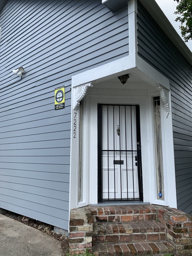 Building Photo - The Corner - 7222 Freret