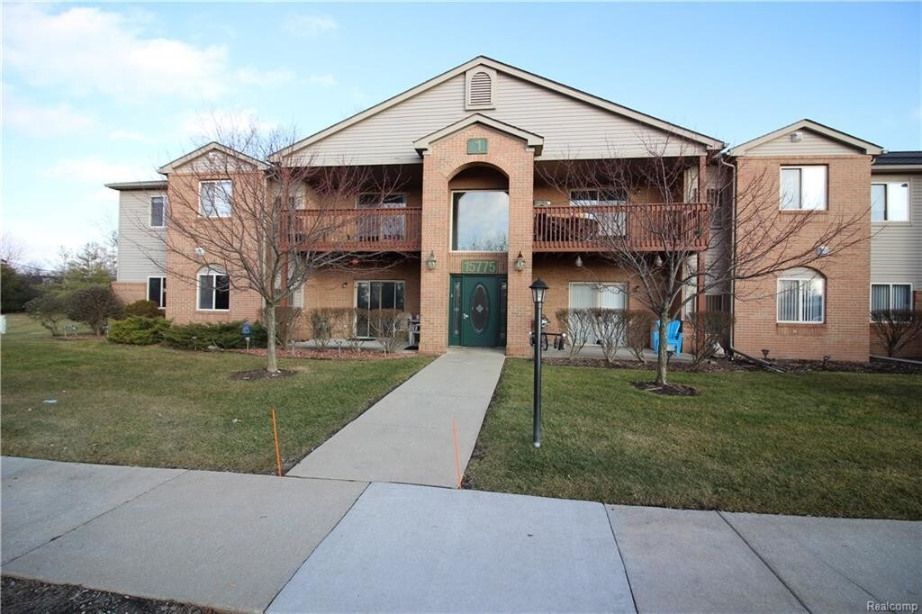 15775 Lakeside Dr, Southgate, MI 48195 Condo for Rent in Southgate