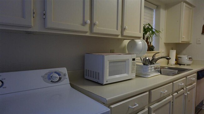 Foto del edificio - 11201 Lynbrook Dr