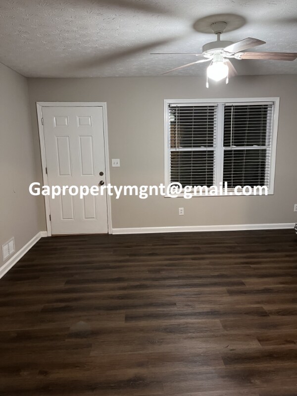 Foto del edificio - 231 Waddell Dr