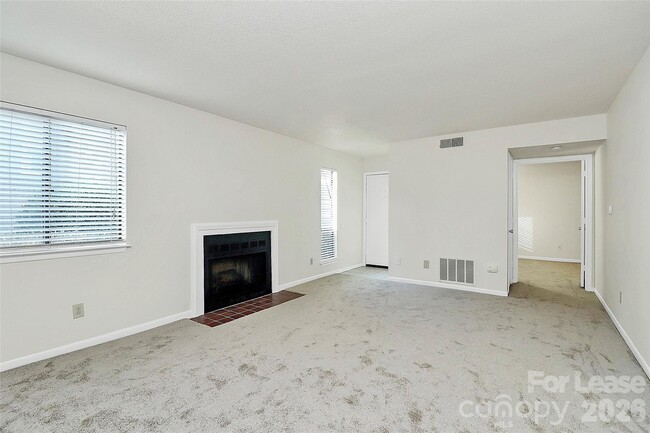 Foto del edificio - 6121 Heathstone Ln