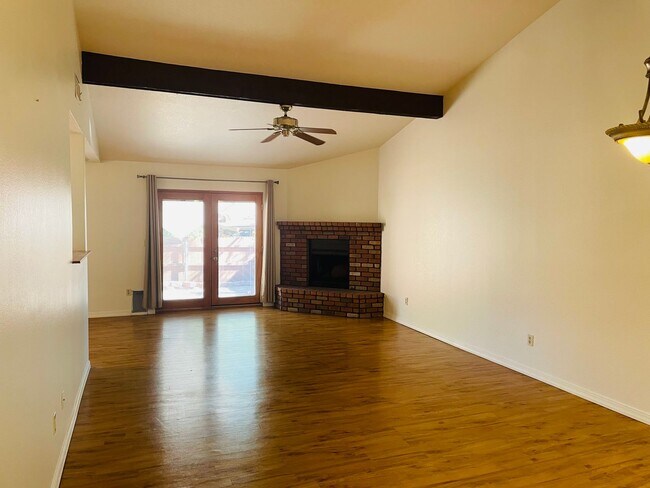 Foto del edificio - 155 Canyon Diablo Rd