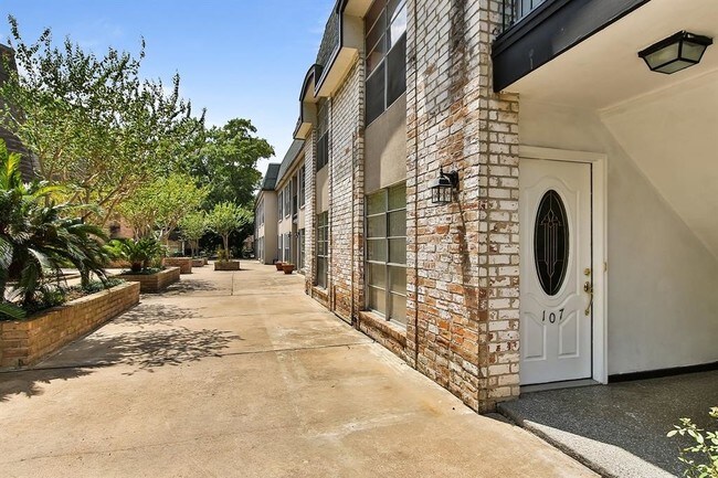 Foto del edificio - 1800 Stoney Brook Dr