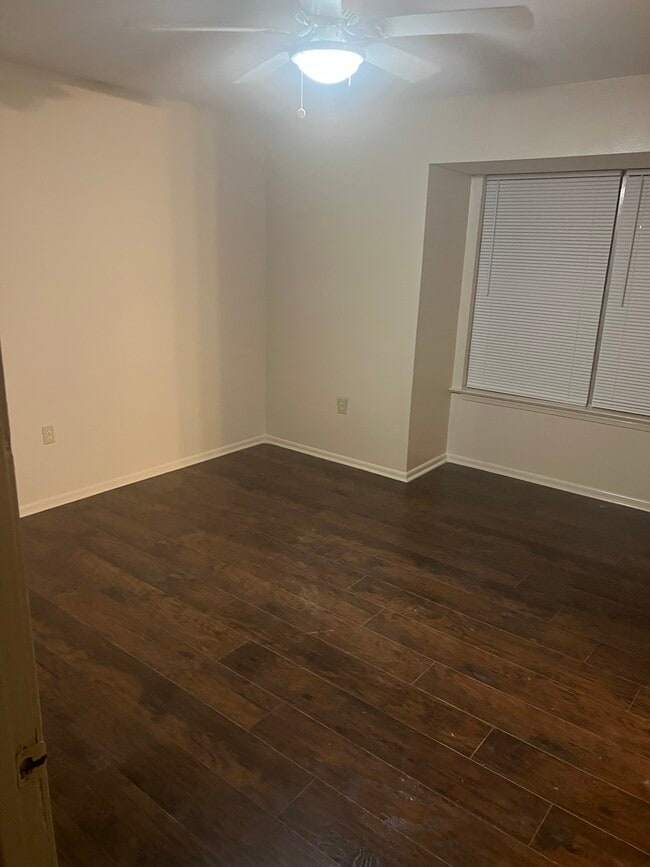 Building Photo - 1080 Buffet St