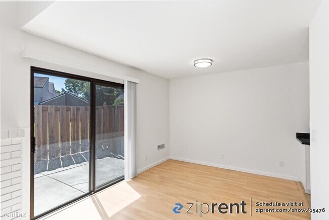 Building Photo - 3 br, 1.5 bath Townhome - 2406 south park ...