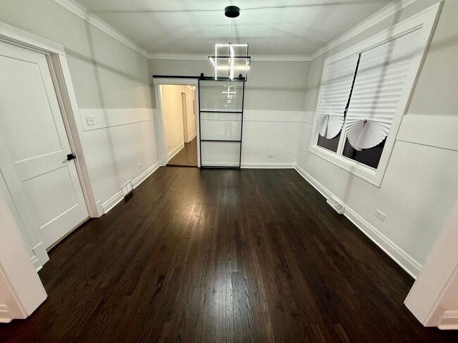 Foto del edificio - 5942 W Eastwood Ave