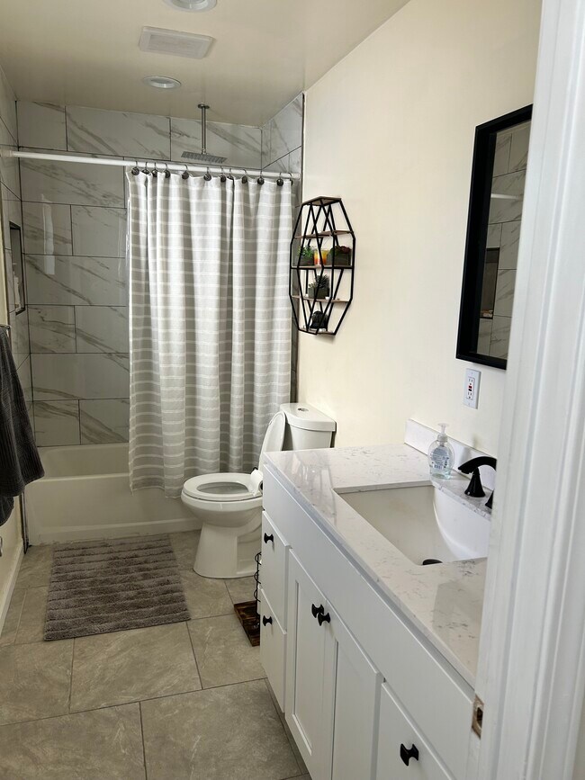 Foto del edificio - 6920 Chimineas Ave