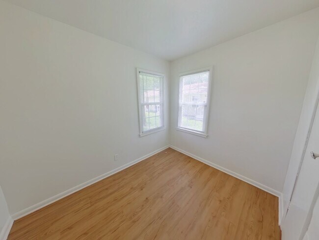 Building Photo - 1604 S Martinson St