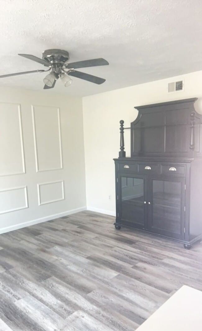 Building Photo - Coming Soon! Three Bedroom Townhome!!