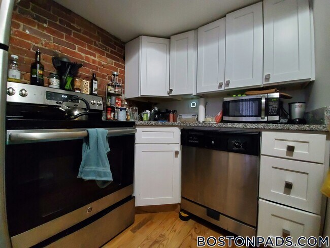 Building Photo - 168 Northampton St