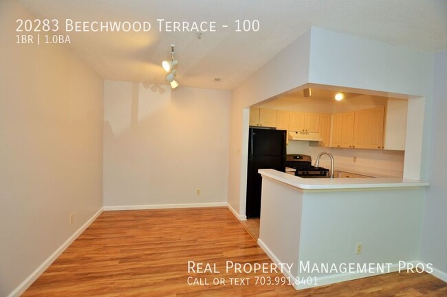 Building Photo - 1 Bedroom 1 Bath Ground Floor Unit For Ren...