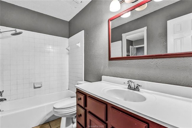 Building Photo - 1612 Leona Dr