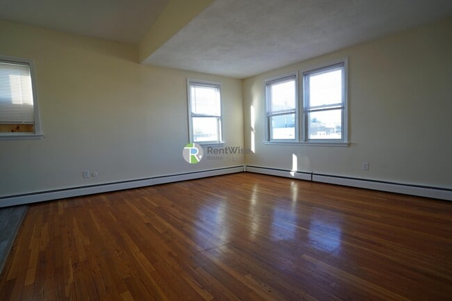 Building Photo - 180 N Beacon St