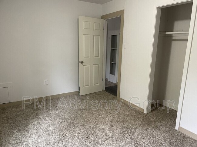 Foto del edificio - 3312 SE Girard St
