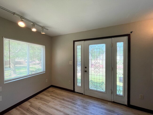 Building Photo - 2 Bed In Great Location
