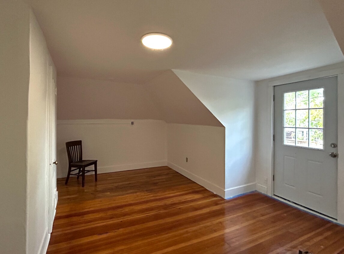 Primary Photo - 32 Forest Ave
