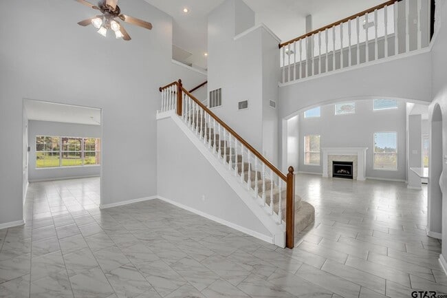 Building Photo - 5718 Gloucester Dr