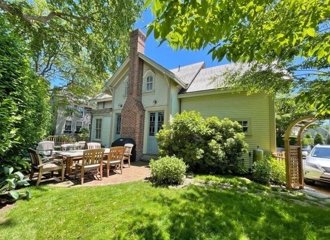 Building Photo - 51 Fair St