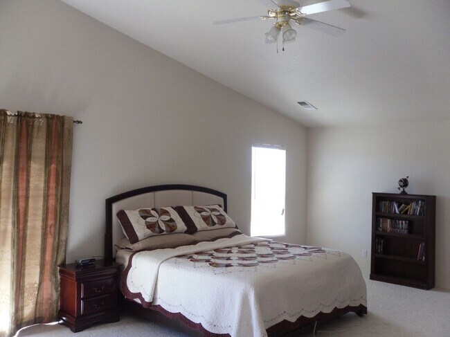 Foto del edificio - 7160 Deer Canyon Ave NE