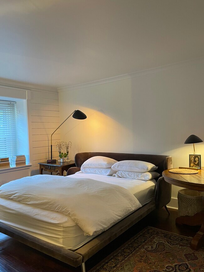 Building Photo - 134 Elysian Way NW