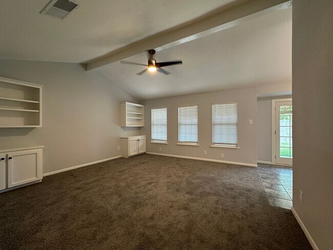 Building Photo - Ready for move in