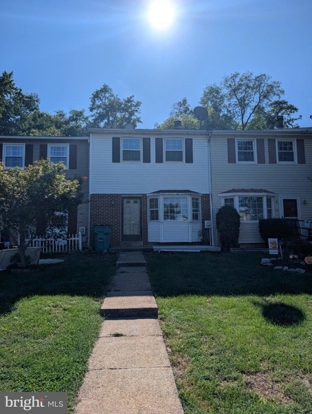 Building Photo - 215 Queen Annes Ct