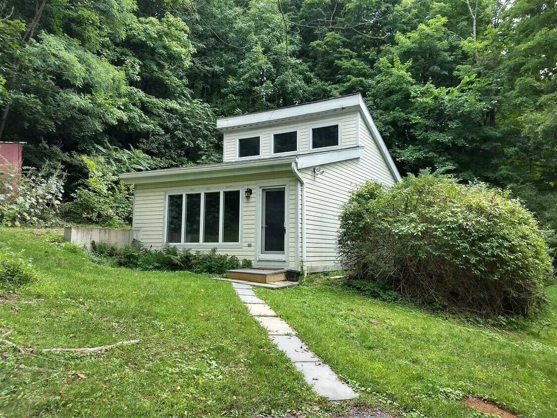 Primary Photo - 10 Spring Lake Rd