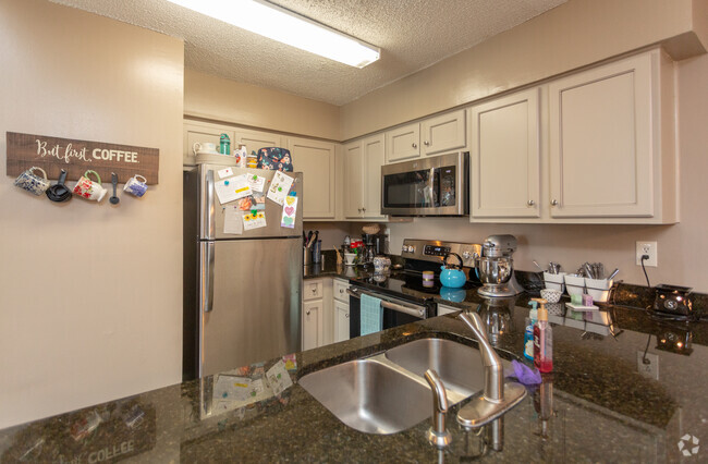 2HAB, 2BA - 1,150 ft² - Court Woods Apartments