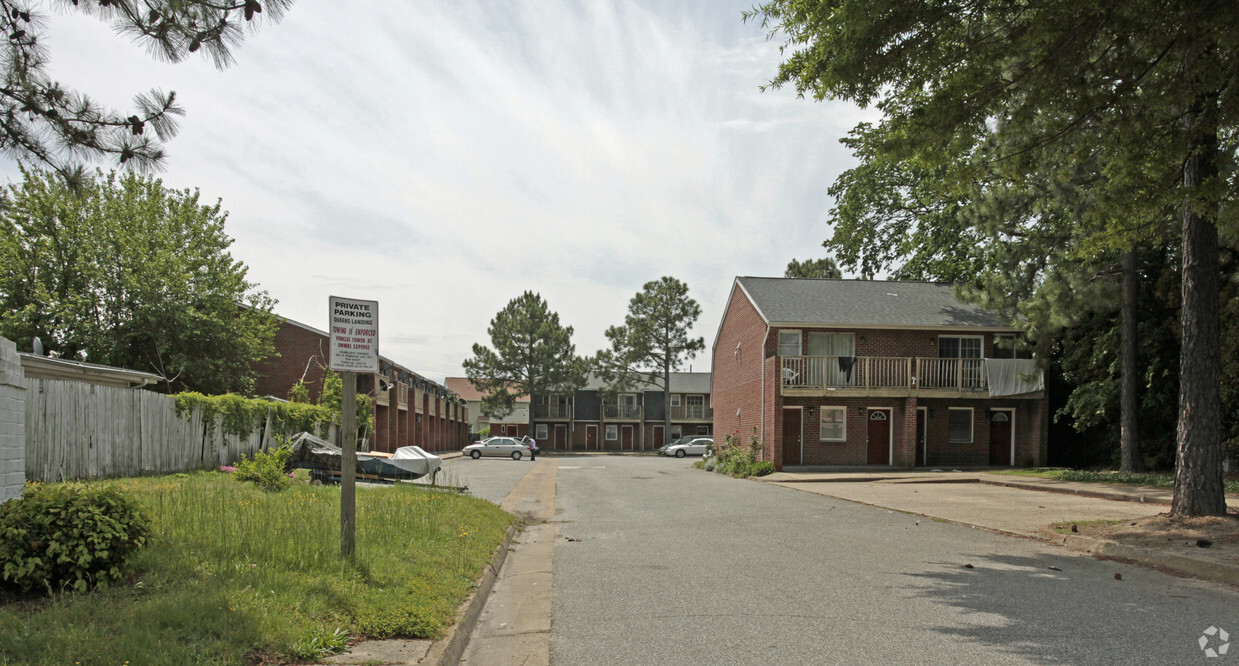 Foto del edificio - Queen's Landing Apartments