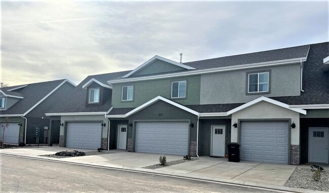 Building Photo - Brand New Townhome! Half off First Month Move in Special!
