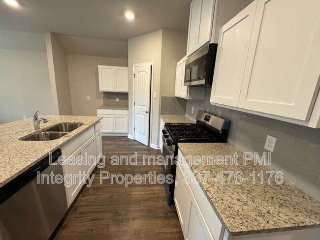 Foto del edificio - 325 White Pine Dr