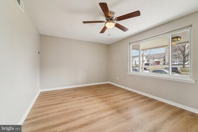 Foto del edificio - 7926 Bank St