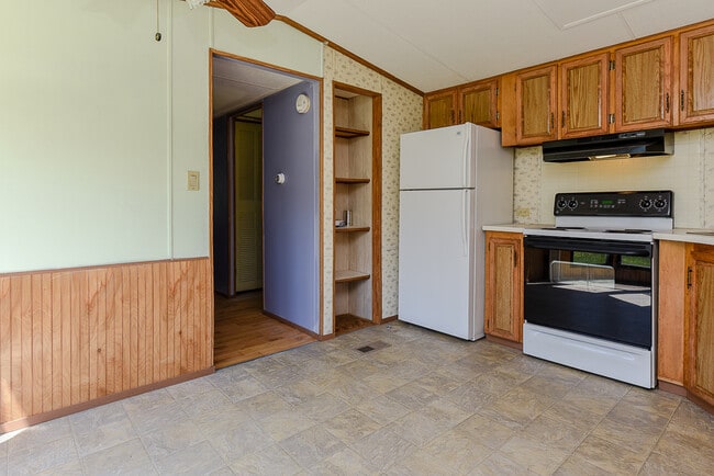Building Photo - 16 Hilltop Dr