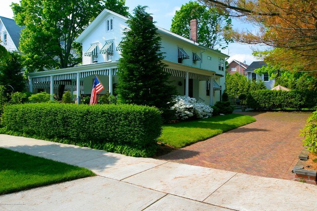 Building Photo - 308 Jersey Ave