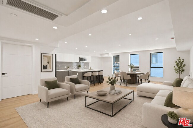 Building Photo - 1434 N Poinsettia Pl