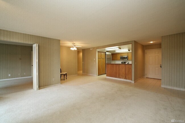 Building Photo - 7600 SE 29th St