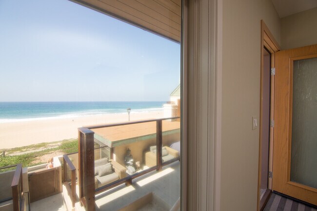 Foto del edificio - 3204 The Strand