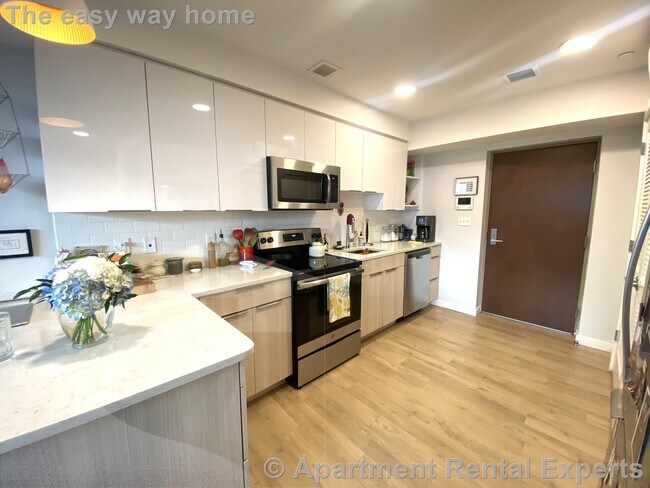 Building Photo - 10 Soden St