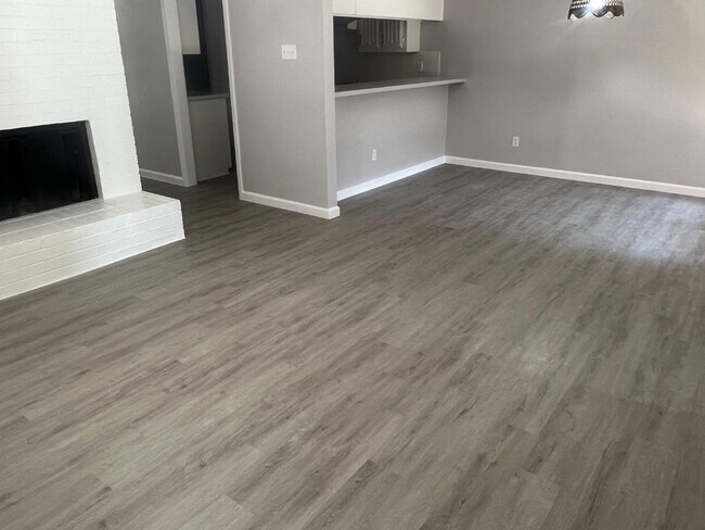 Foto del edificio - 119-121 Wildwood Dr