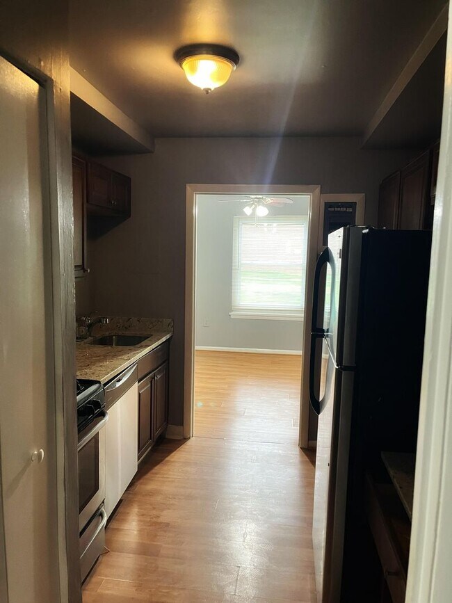 Foto del edificio - 2 Bed 1 Bath Suitland, MD