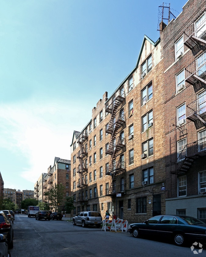 Building Photo - 37 Sickles St