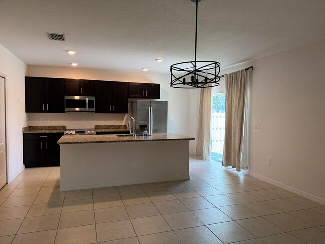 Foto del edificio - 3725 SW Kasin St