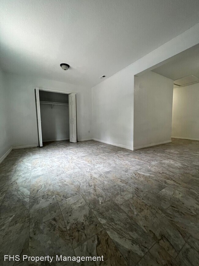 Building Photo - 4 br, 2 bath House - 920 W Monroe Terrace
