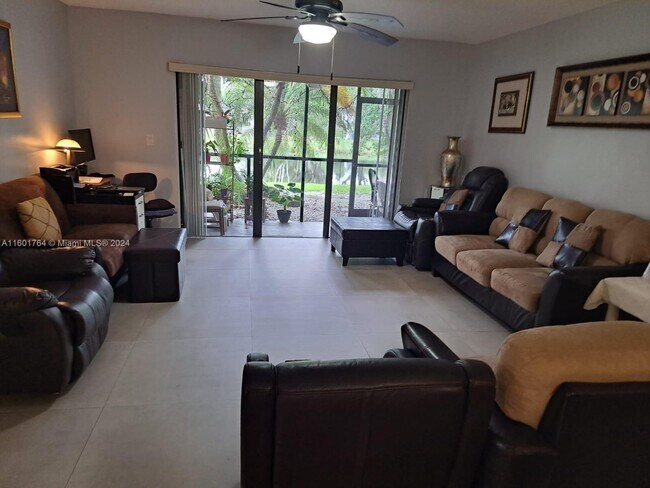 Foto del edificio - 195 Lakeview Drive Apt #104, Weston, FL 33...