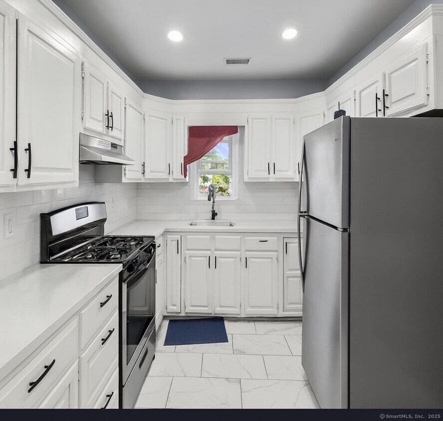 Foto principal - 597 Newfield Ave